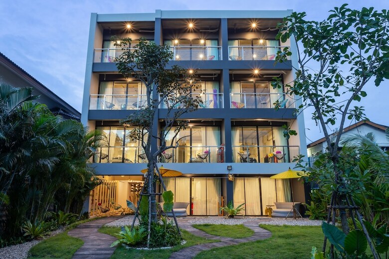 River Art Hotel