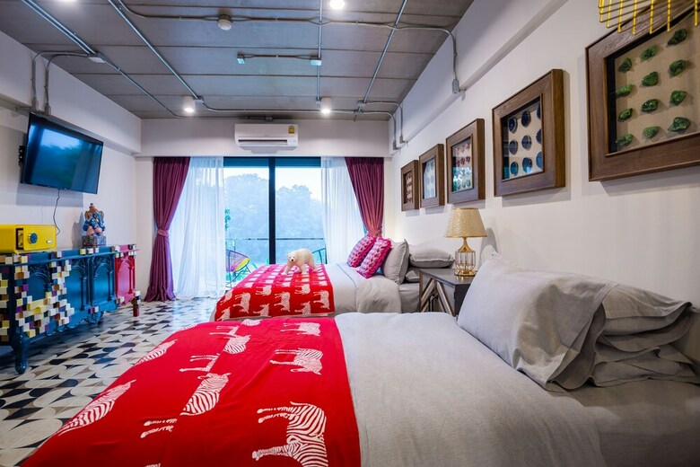 River Art Hotel