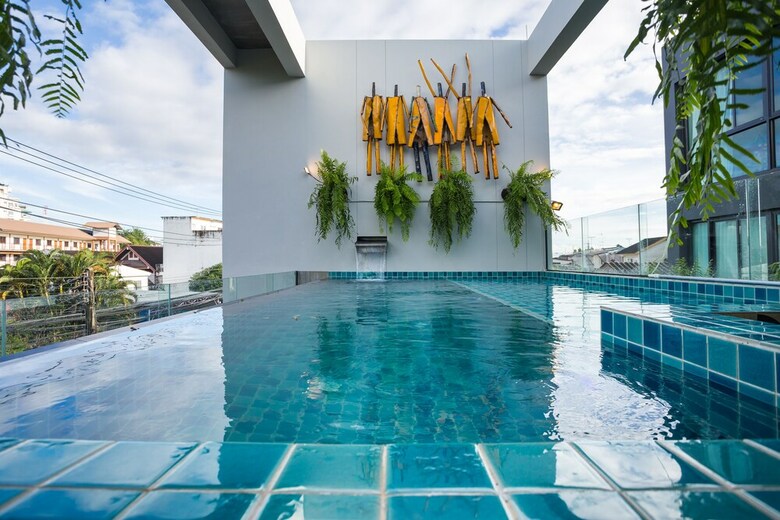 River Art Hotel