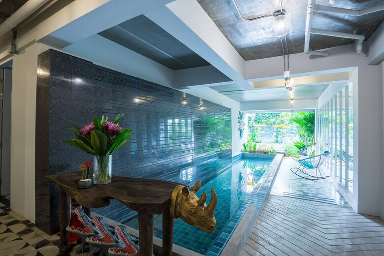 River Art Hotel