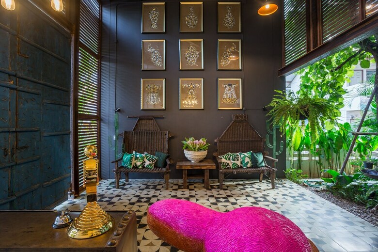 River Art Hotel