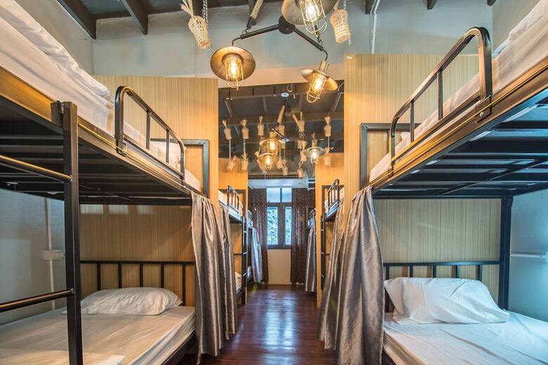 Hostal Tha Hostel