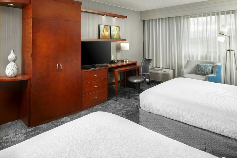 Hotel Courtyard By Marriott San Antonio Six Flags At The Rim