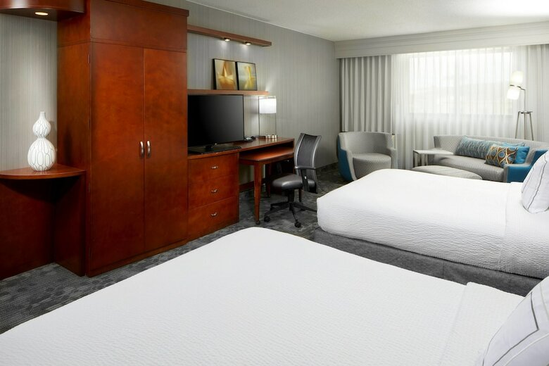 Hotel Courtyard By Marriott San Antonio Six Flags At The Rim