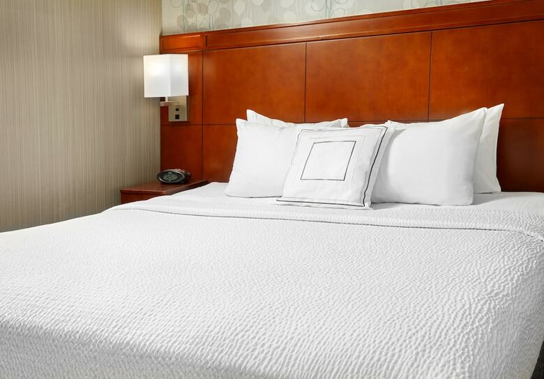 Hotel Courtyard By Marriott San Antonio Six Flags At The Rim