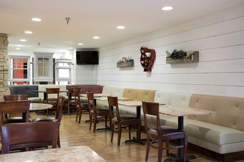 Hotel Redwood Lodge