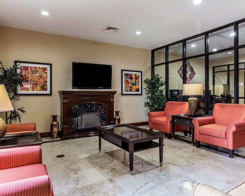 Hotel Comfort Suites Waycross