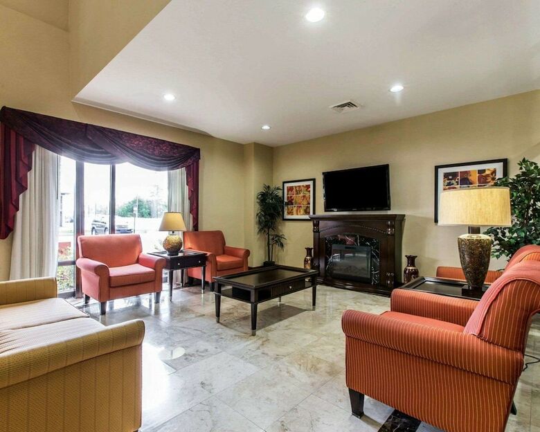 Hotel Comfort Suites Waycross