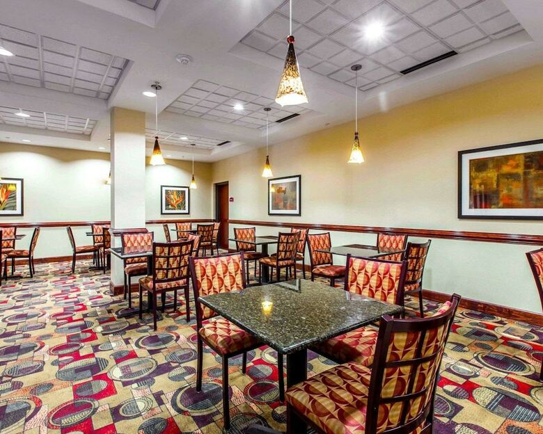 Hotel Comfort Suites Waycross