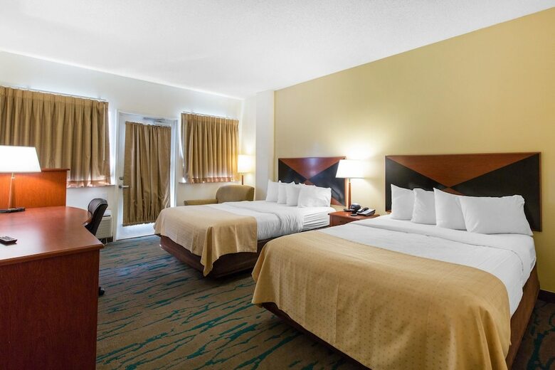 Gateway Hotel & Suites, Ascend Hotel Collection