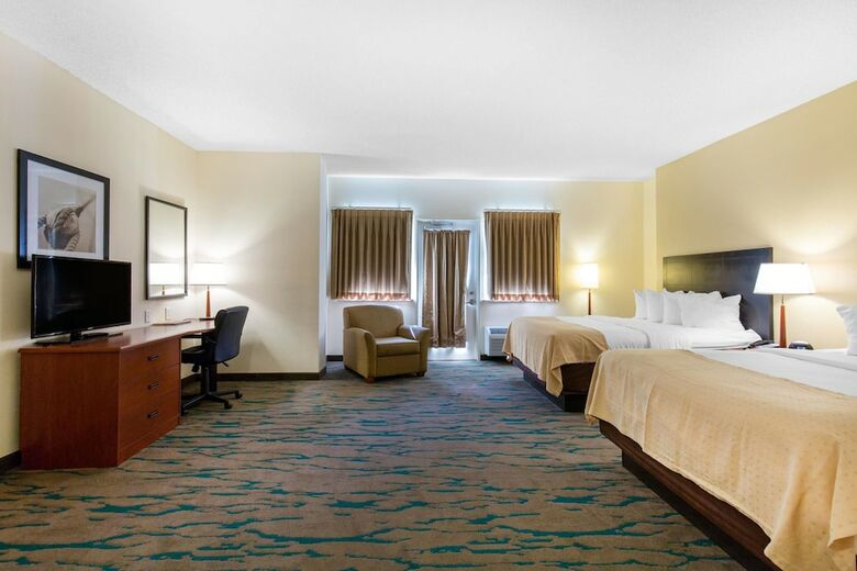 Gateway Hotel & Suites, Ascend Hotel Collection