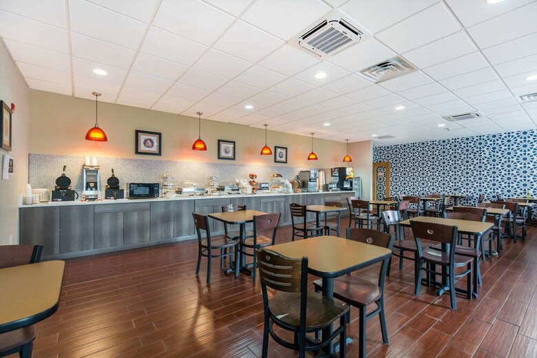 Gateway Hotel & Suites, Ascend Hotel Collection