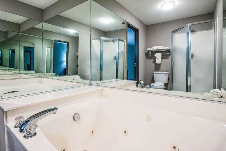 Motel Quality Suites Downtown Convention Center