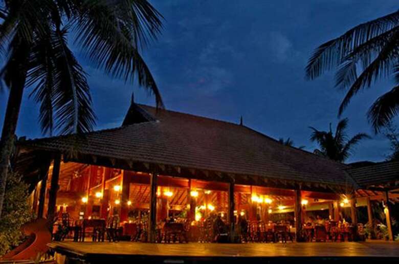 Hotel Sutra Beach Resort