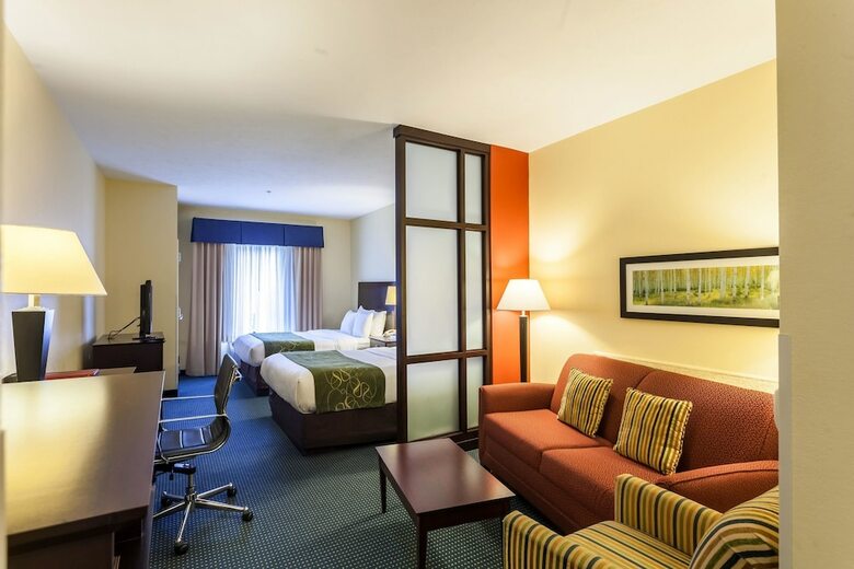 Hotel Comfort Suites East