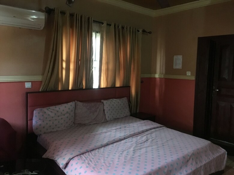 Lancaster Hotel & Suites