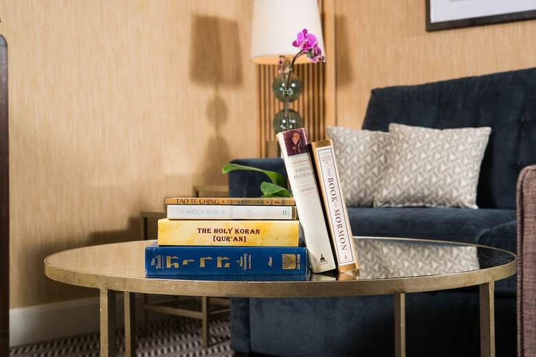 Hotel Dossier