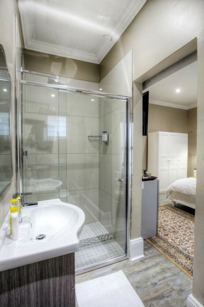 Hotel 23 On Glen Guest House