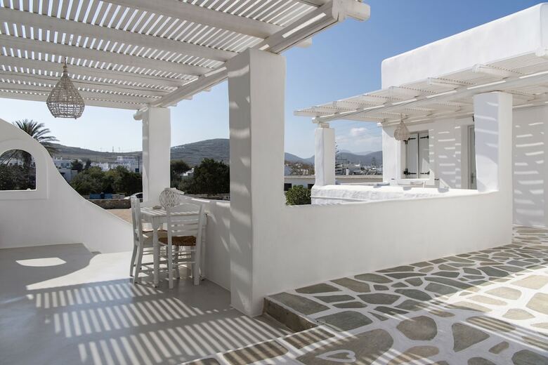 Zefi Hotel & Suites