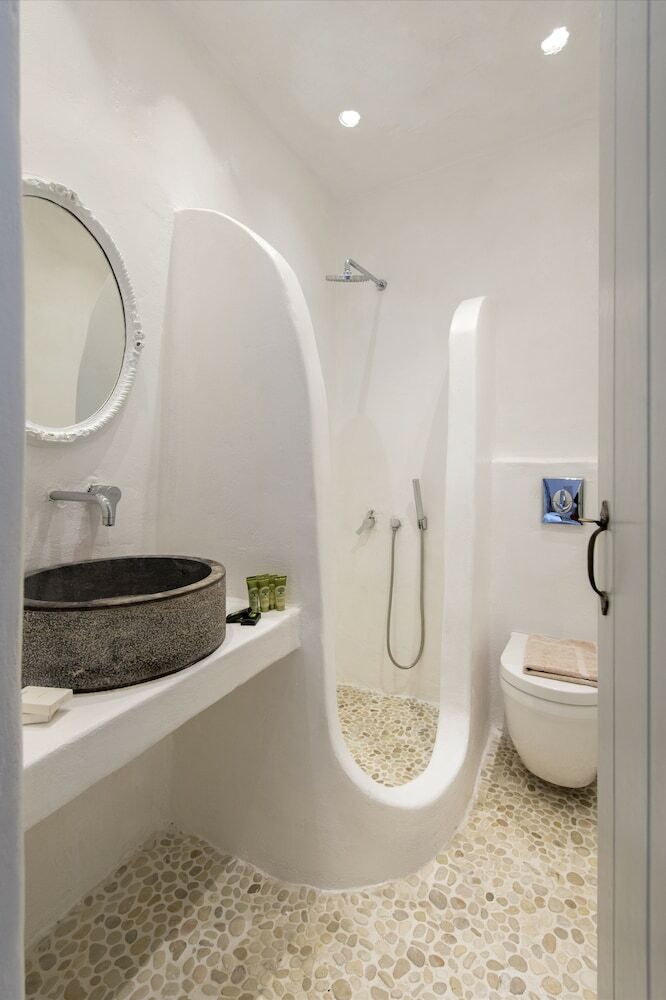 Zefi Hotel & Suites