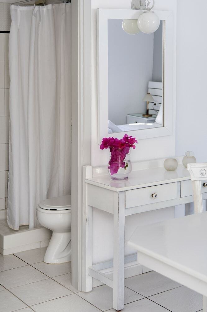 Zefi Hotel & Suites