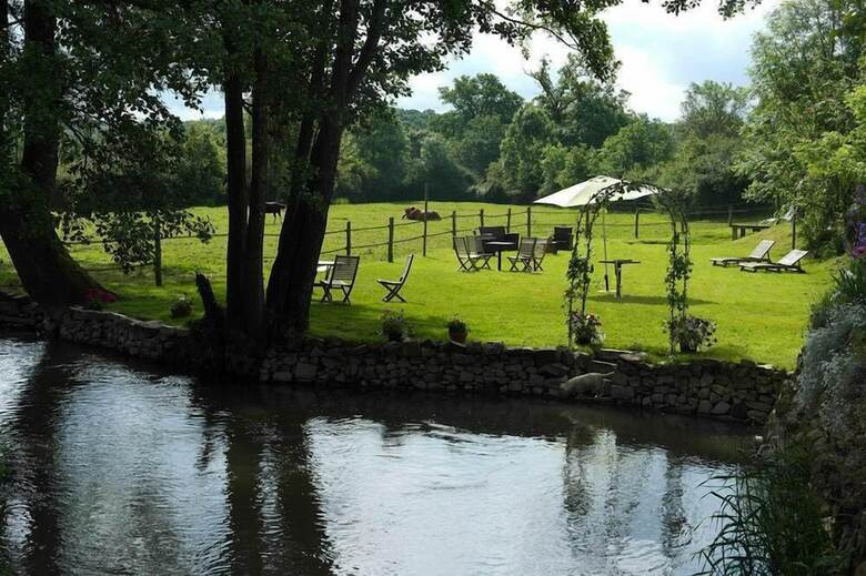 Bed & Breakfast Le Moulin Des Forges - Chambres D'h�tes Et Roulottes
