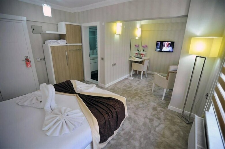 Kast Mahall Hotel