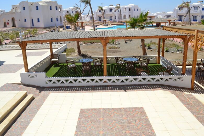 Hotel Aurora Beach Safari Resort