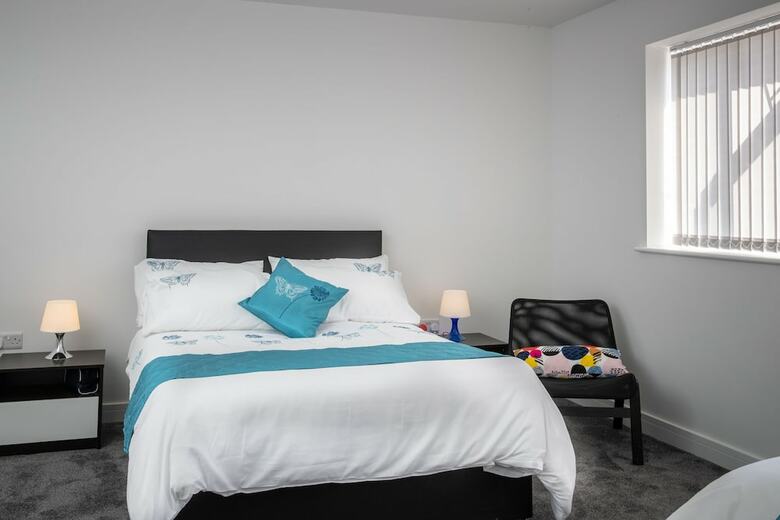Fantastic Bradford Townhouse 6 Bedrooms