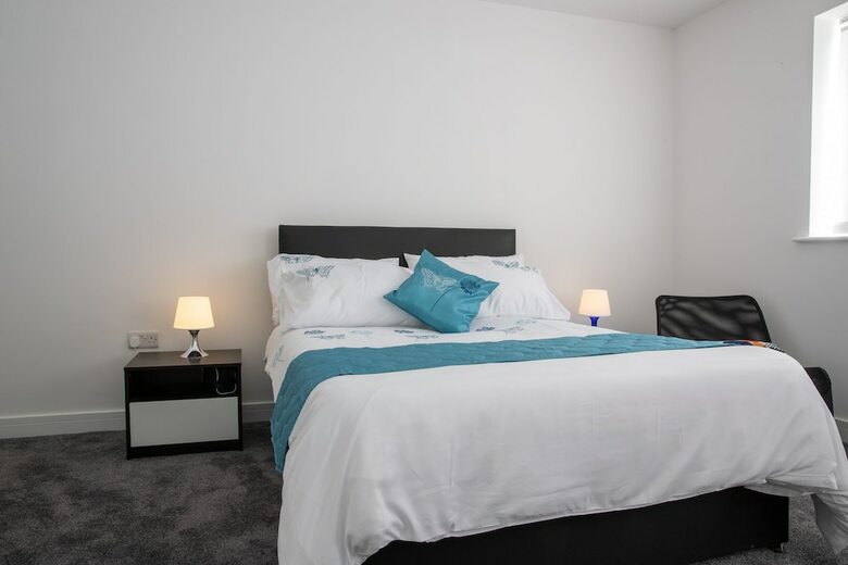Fantastic Bradford Townhouse 6 Bedrooms