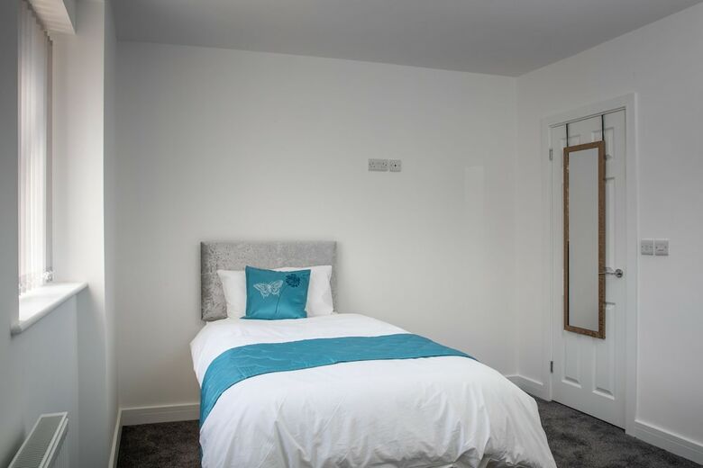 Fantastic Bradford Townhouse 6 Bedrooms