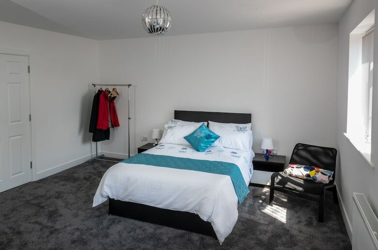 Fantastic Bradford Townhouse 6 Bedrooms