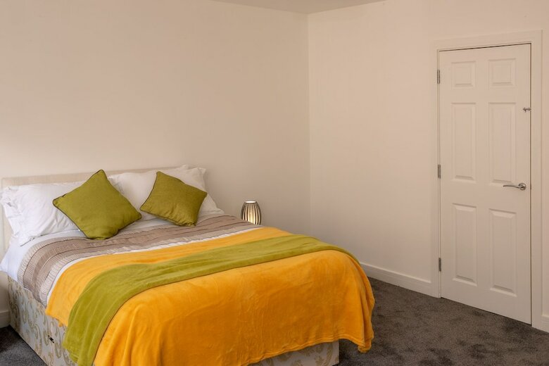 Fantastic Bradford Townhouse 6 Bedrooms