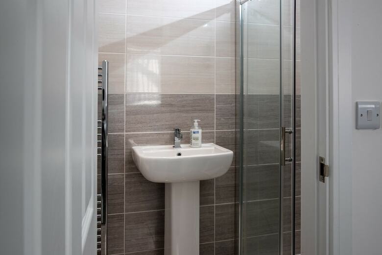 Fantastic Bradford Townhouse 6 Bedrooms