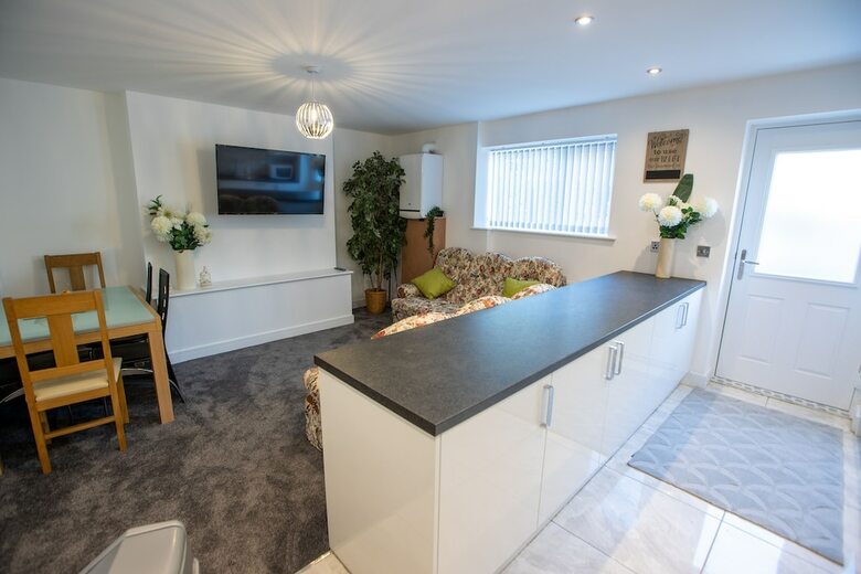 Fantastic Bradford Townhouse 6 Bedrooms