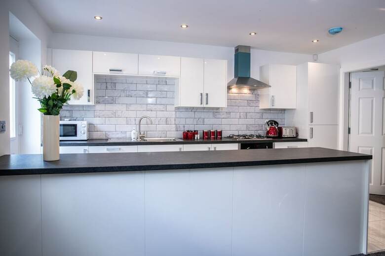 Fantastic Bradford Townhouse 6 Bedrooms