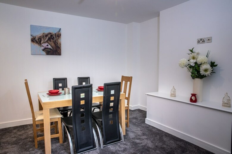 Fantastic Bradford Townhouse 6 Bedrooms