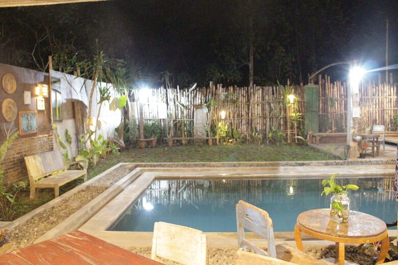 Hotel Omah Kulon Cabins And Pool