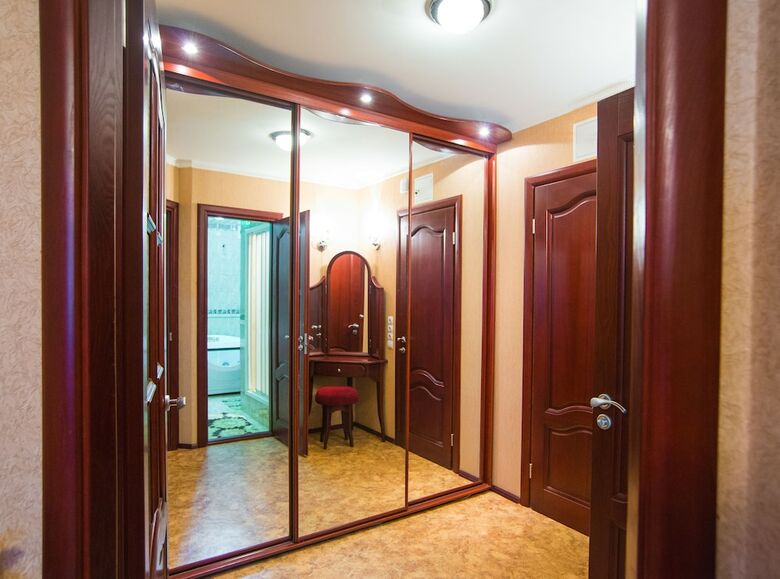 Hotel Royal Suite Near Lake