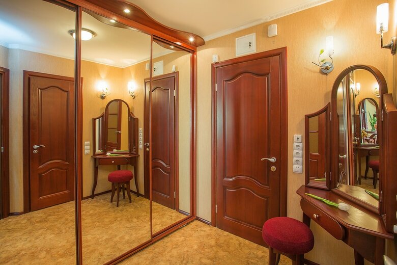 Hotel Royal Suite Near Lake