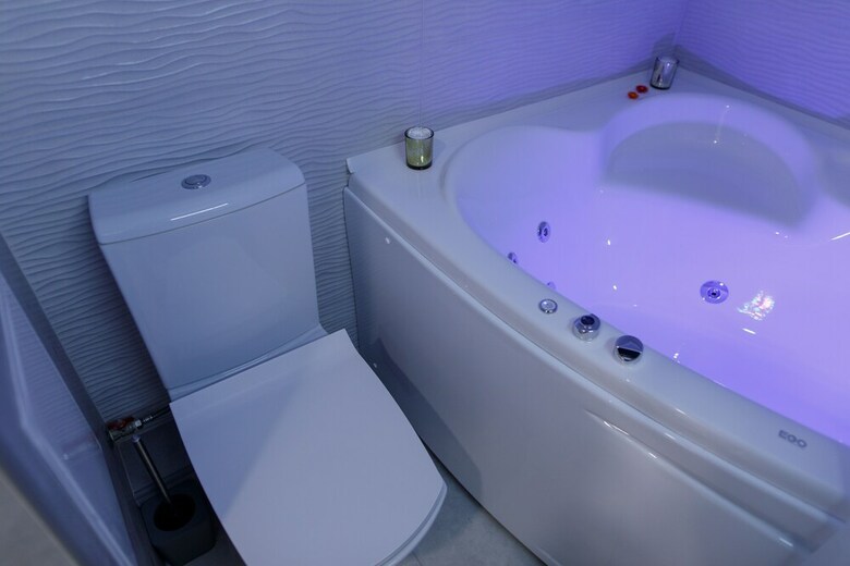 Hotel Royal Suite Near Lake
