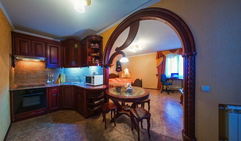 Hotel Royal Suite Near Lake