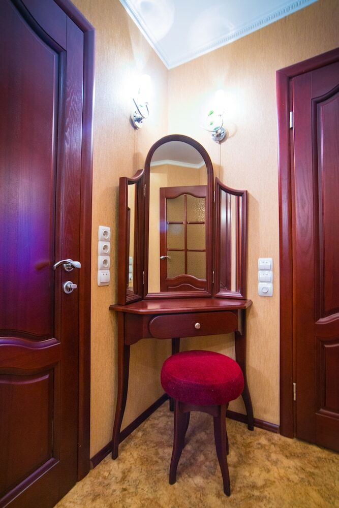 Hotel Royal Suite Near Lake