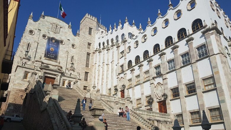 Casa Azuela & Valencia