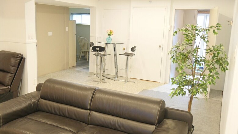 Applewood Hills Apartment