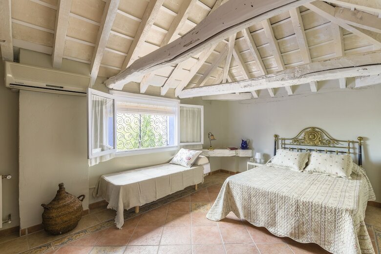 La Casa De �llora