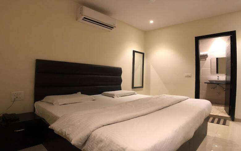 Solitaire Hotel