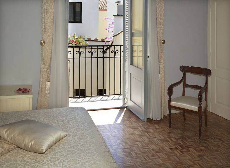 Bed & Breakfast Person� Palace