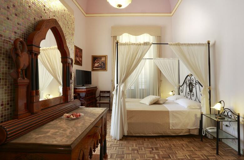 Bed & Breakfast Person� Palace