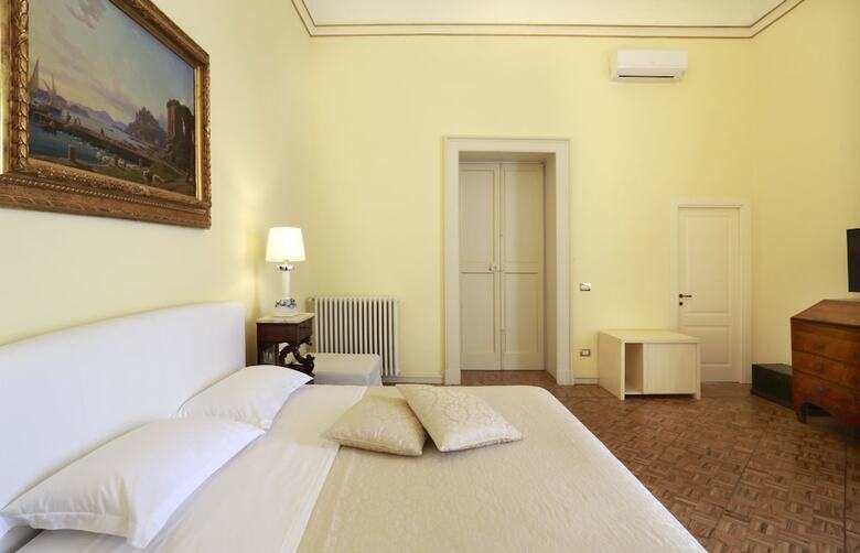 Bed & Breakfast Person� Palace
